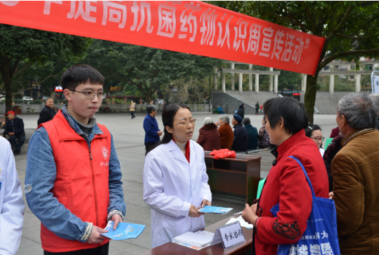 &ldquo;安全用药 良法善治&rdquo; 市药监局开展&ldquo;两法&rdquo;和安全用药科普知识&ldquo;六进&rdquo;活动